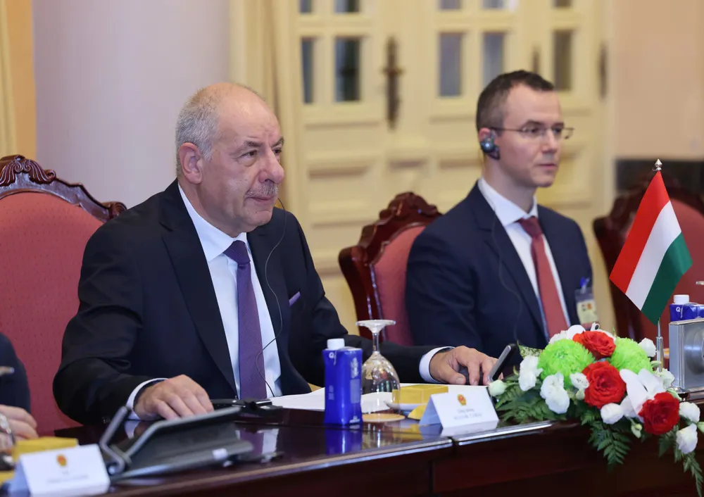 Chủ tịch nước Lương Cường và Tổng thống Hungary Sulyok Tamás hội đàm. Ảnh: VIẾT CHUNG 1000002251.jpg