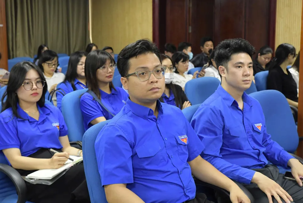 Những cán bộ Đoàn, hội tham gia tập huấn sử dụng AI ngày 29-5 1000002346.jpg
