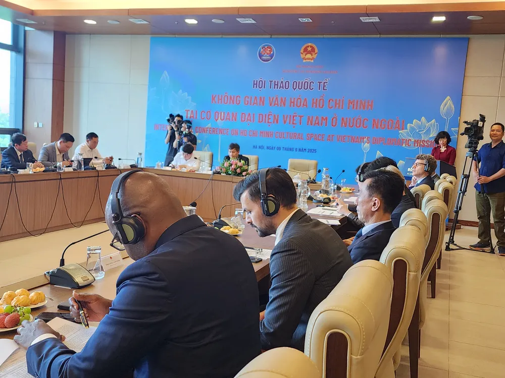 Quang cảnh hội thảo 1000002751.jpg