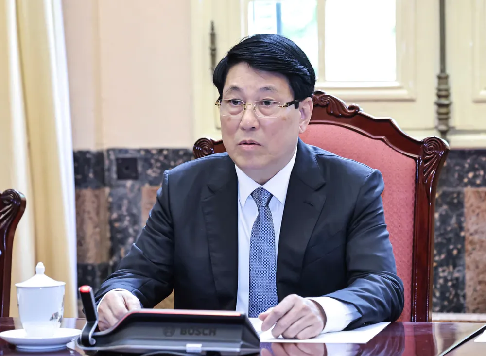 Chủ tịch nước Lương Cường phát biểu tại cuộc tiếp Đại sứ Liên minh châu Âu (EU) và đại sứ, đại biện các nước thành viên EU tại Việt Nam ngày 9-6. Ảnh: VIẾT CHUNG 1000002757.jpg