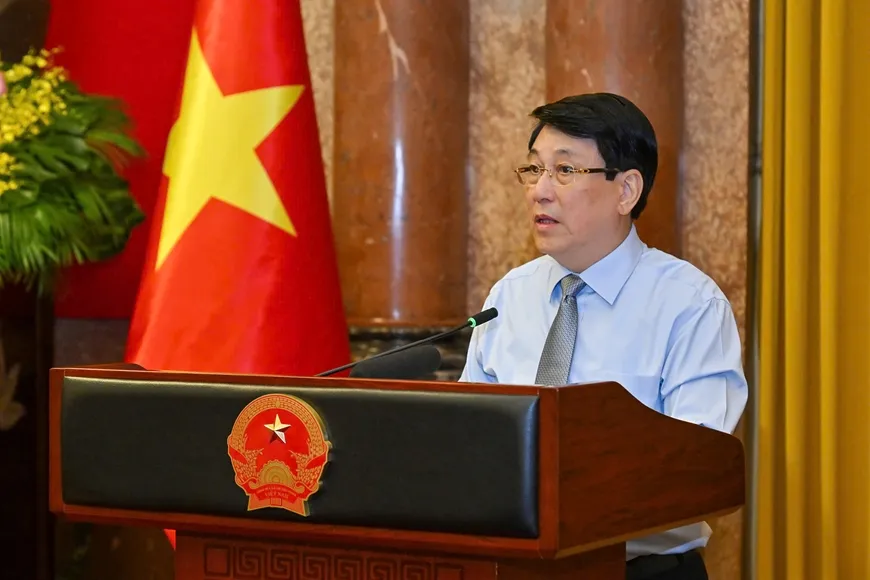 President Luong Cuong speaks at an intimate meeting with outstanding artisans from craft villages nationwide on the afternoon of June 10. Photo: VIET CHUNG CTN 2.jpg