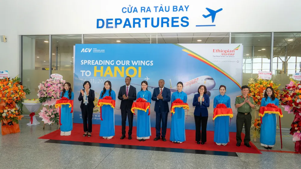 Nghi thức cắt băng khai trương đường bay mới Hà Nội (Việt Nam) - Addis Ababa (Ethiopia) 1000006175.jpg