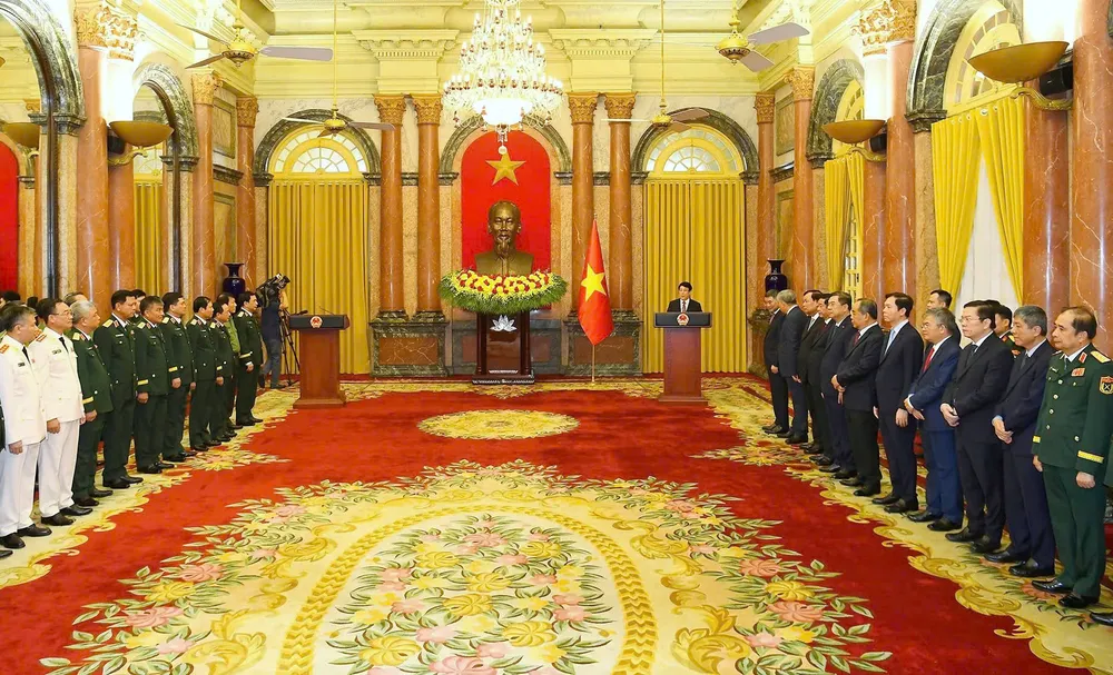 Lễ trao quyết định thăng quân hàm, cấp bậc hàm Đại tướng, Thượng tướng cho các đồng chí lãnh đạo Bộ Quốc phòng và Bộ Công an, sáng 14-7. Ảnh: VIẾT CHUNG TRao quan ham.jpg