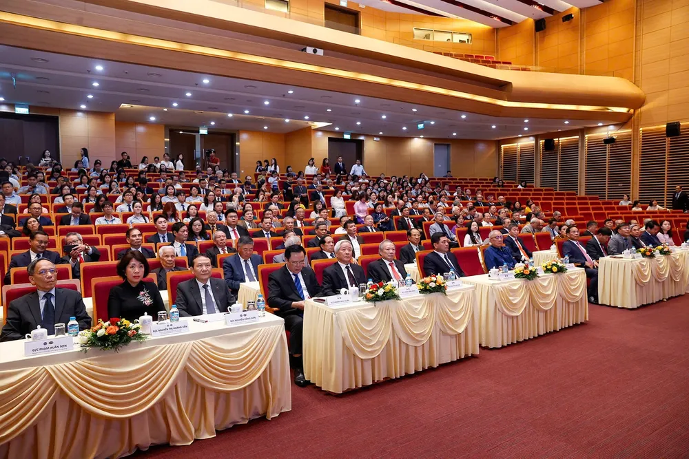 Các đại biểu dự hội thảo khoa học “Ngoại giao thời đại Hồ Chí Minh, 80 năm tận tụy phụng sự quốc gia dân tộc”. Ảnh: VIẾT CHUNG 1000006969.jpg