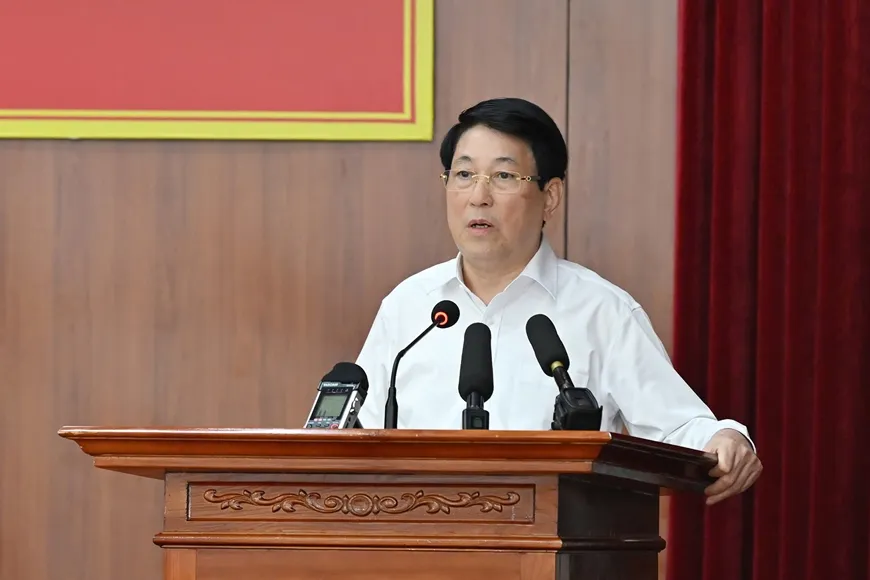 Chủ tịch nước Lương Cường phát biểu tại buổi sinh hoạt chuyên đề tại Chi bộ thôn Quảng Chính 6, xã Quảng Hà CTN QN.jpg