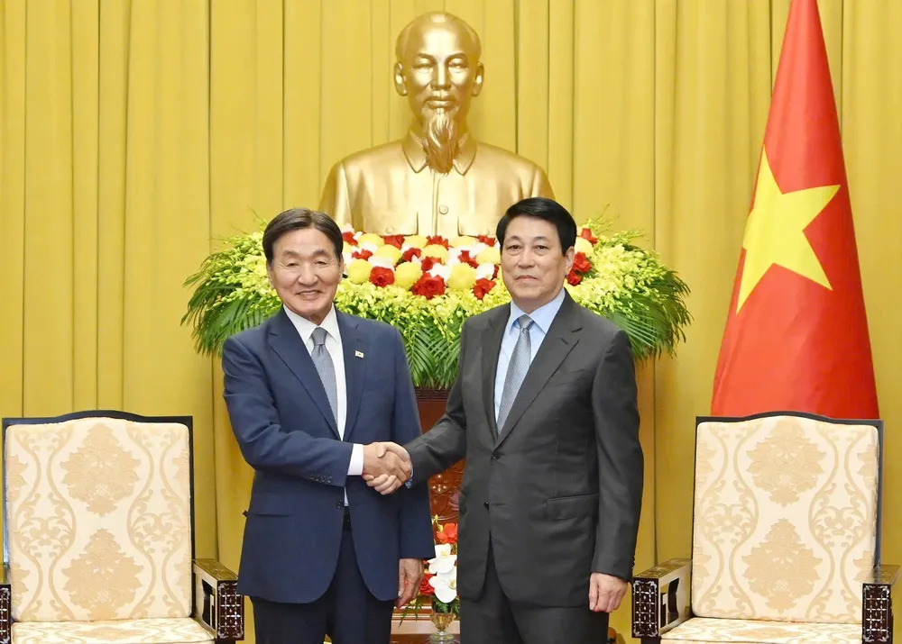 Chủ tịch nước Lương Cường tiếp ông Park Chang Dal, Đặc phái viên của Tổng thống Hàn Quốc. Ảnh: VIẾT CHUNG Chủ tịch nước Lương Cường tiếp ông Park Chang Dal, Đặc phái viên của Tổng thống Hàn Quốc. Ảnh: VIẾT CHUNG