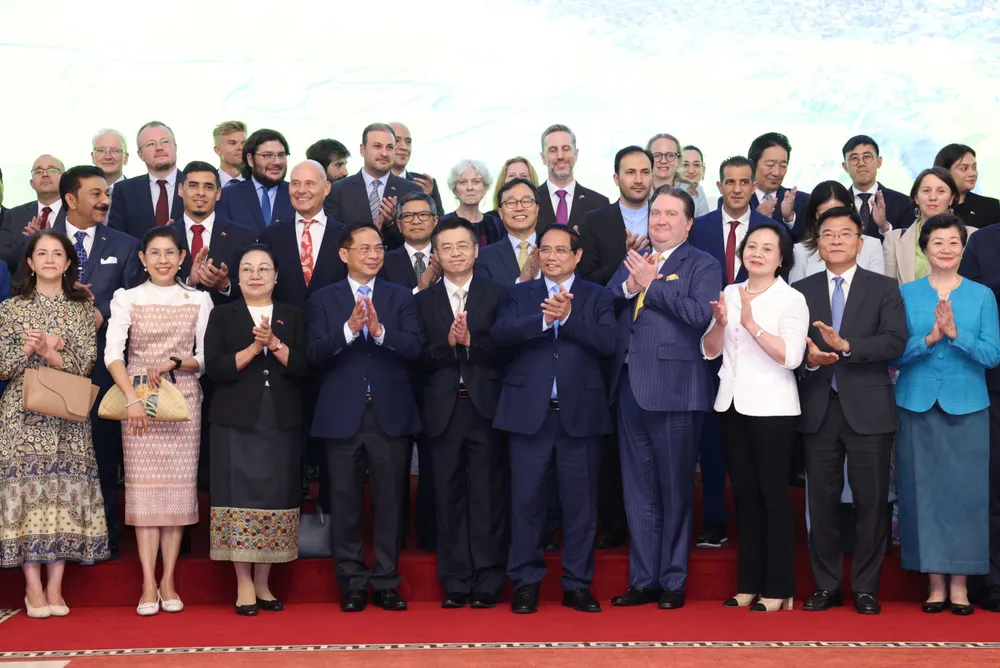 Thủ tướng Phạm Minh Chính và các đại biểu tại cuộc gặp mặt chiều 31-7. Ảnh: QUANG PHÚC. 1000007070.jpg