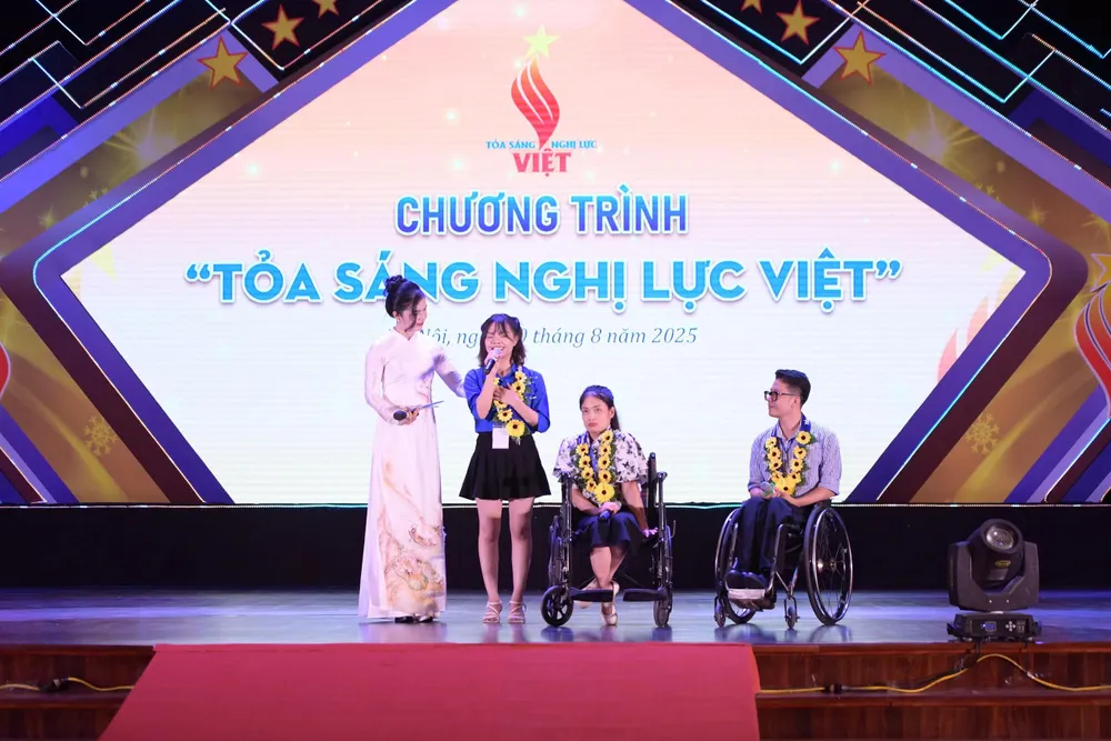 Nguyen Dieu Linh und Do Thi Hien Giang teilten bei der Gala am Nachmittag des 20. August 1000007962.jpg