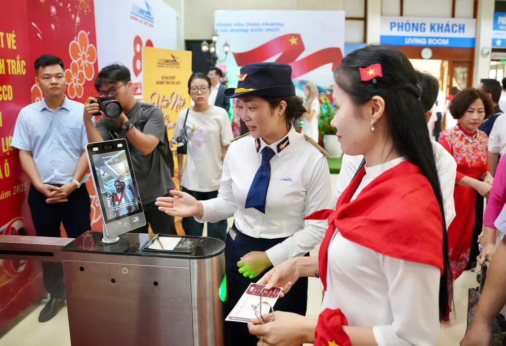 Ga Hà Nội đã khai trương ứng dụng sinh trắc học để làm thủ tục đi tàu, tạo thuận lợi cho hành khách ngay trong dịp cao điểm 2-9