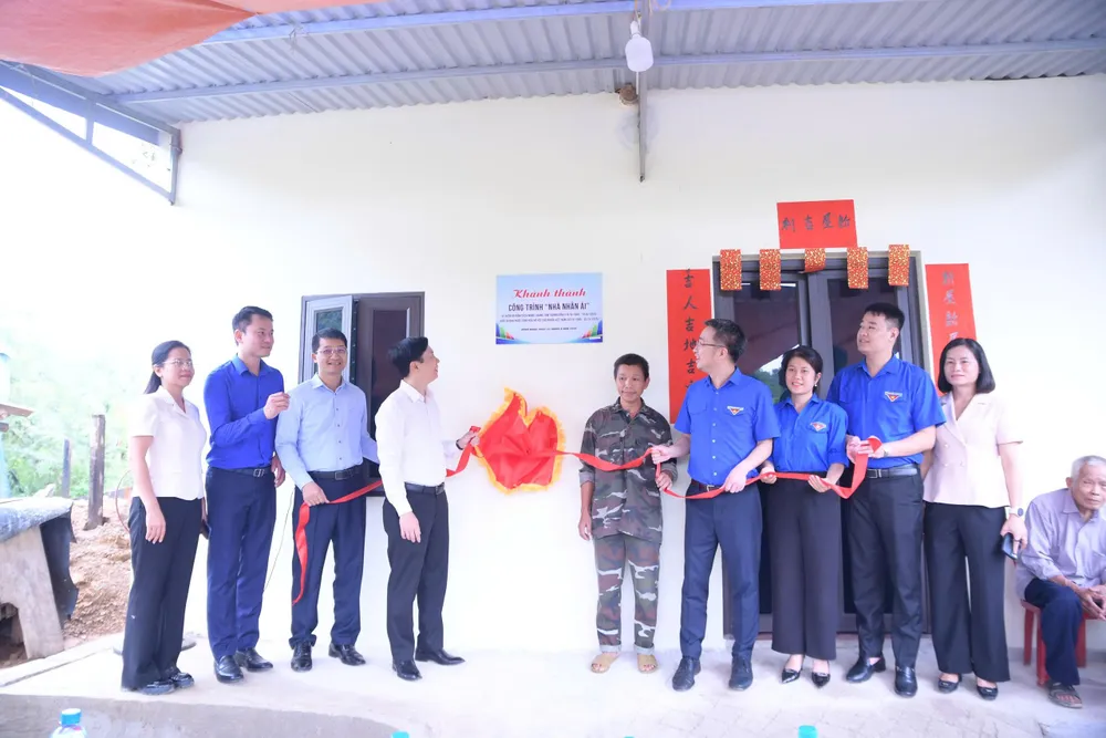 Đại diện Trung ương Đoàn dự khánh thành nhà nhân ái trên địa bàn tỉnh Lạng Sơn 1000008032.jpg