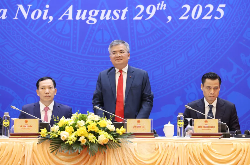Phó Chủ nhiệm Văn phòng Chủ tịch nước, Trợ lý Chủ tịch nước Cấn Đình Tài chủ trì họp báo. Ảnh: QUANG PHÚC 1000008224.jpg