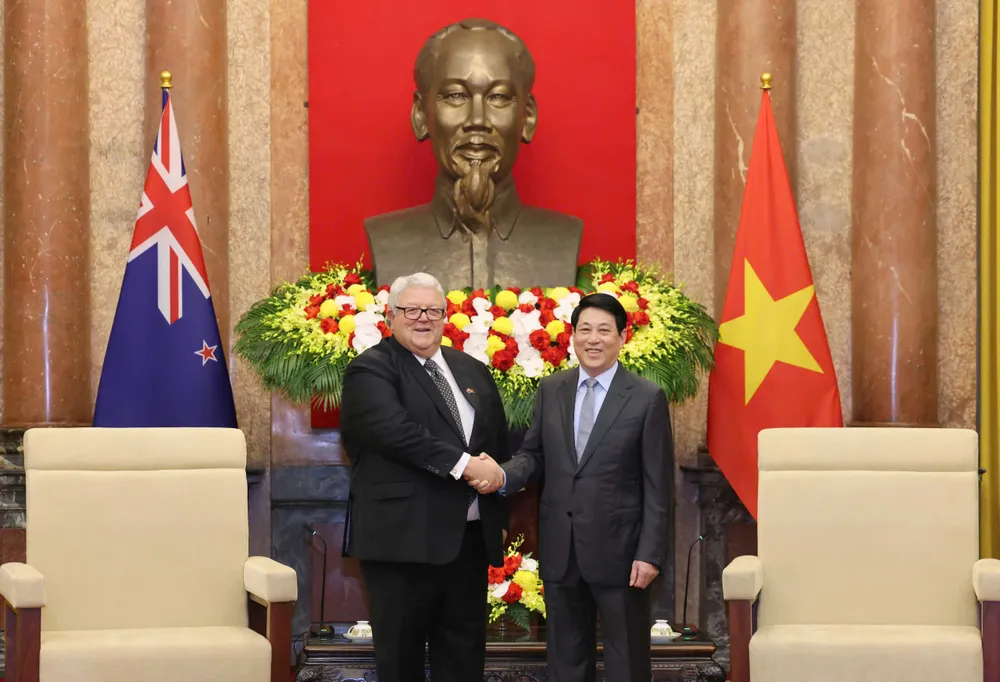 Chủ tịch nước Lương Cường tiếp Chủ tịch Quốc hội New Zealand Gerry Brownlee chiều 29-8. Ảnh: QUANG PHÚC 1000008227.jpg