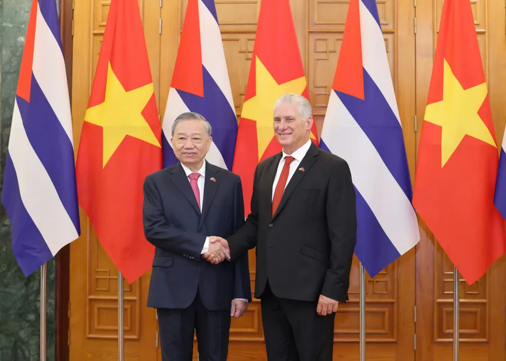 Tổng Bí thư Tô Lâm và Bí thư thứ Nhất, Chủ tịch nước Cuba Miguel Díaz-Canel Bermúdez chụp ảnh chung trước khi tiến hành hội đàm tại Trụ sở Trung ương Đảng, sáng 1-9. Ảnh: QUANG PHÚC 1000008326.jpg