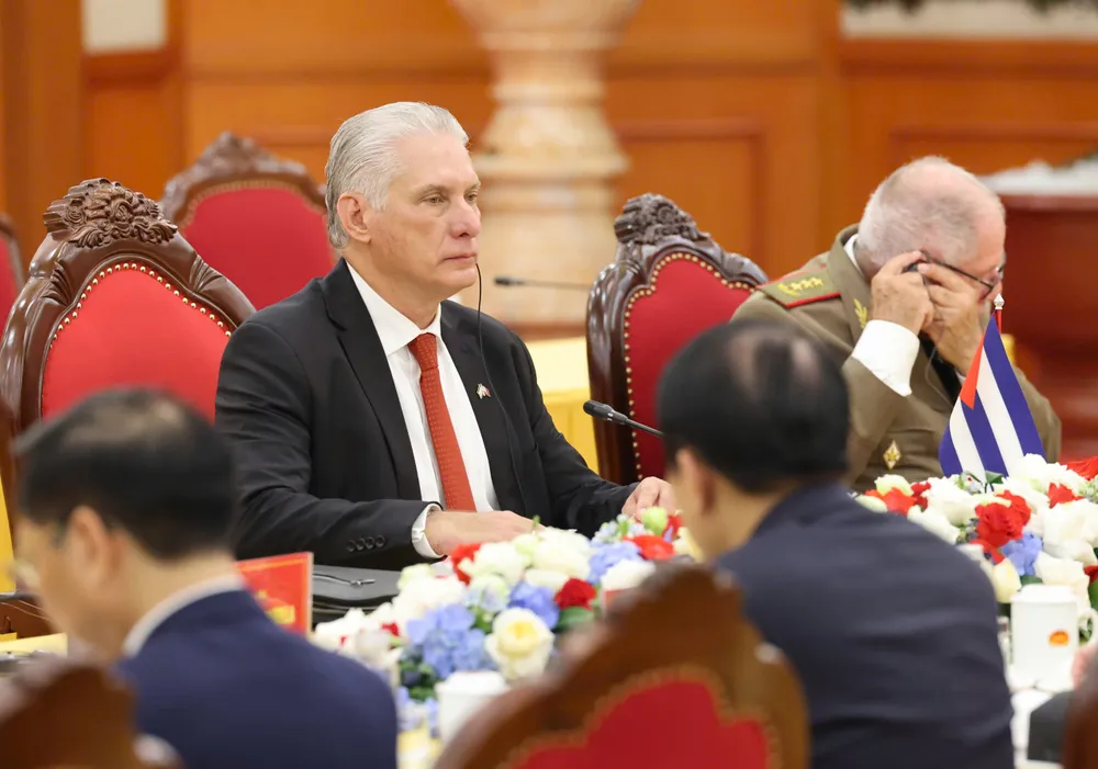 Hai bên hội đàm, sáng 1-9. Ảnh: QUANG PHÚC 1000008331.jpg