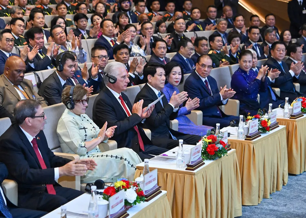 Lễ mít tinh có sự tham dự của lãnh đạo, nguyên lãnh đạo Đảng, Nhà nước Việt Nam và Cuba cùng nhiều quan khách quốc tế 1000008359.jpg