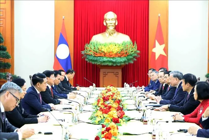 Tổng Bí thư Tô Lâm hội kiến Tổng Bí thư, Chủ tịch nước Lào Thongloun Sisoulith. Ảnh: TTXVN 1000008590.jpg