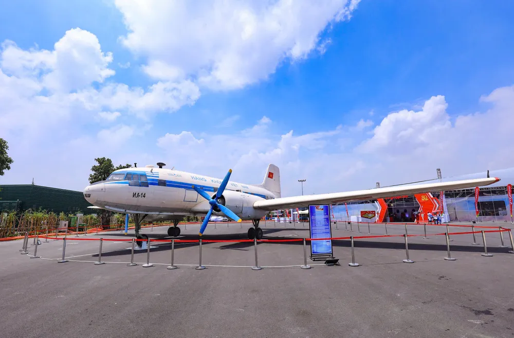 Chiếc máy bay IL-14 từng được sử dụng làm chuyên cơ phục vụ Chủ tịch Hồ Chí Minh KVBT 1 (2).jpg