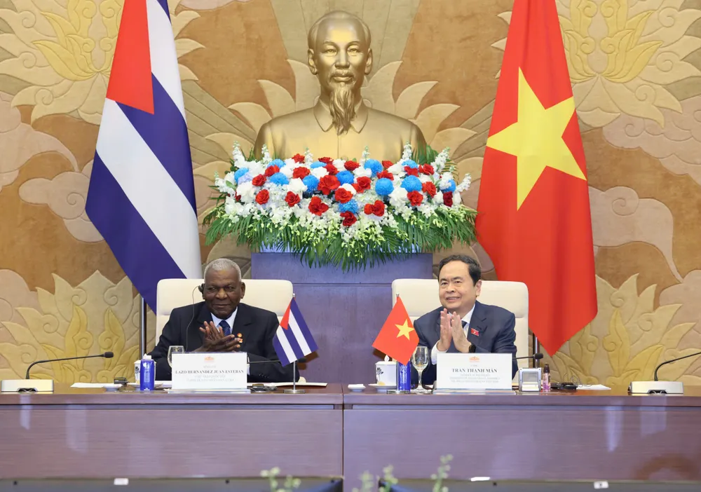Chủ tịch Quốc hội Trần Thanh Mẫn và Chủ tịch Quốc hội Cuba Esteban Lazo Hernández đồng chủ trì phiên họp thứ hai của Ủy ban Hợp tác liên nghị viện Việt Nam - Cuba ngày 1-10. Ảnh: QUANG PHÚC UB2.jpg