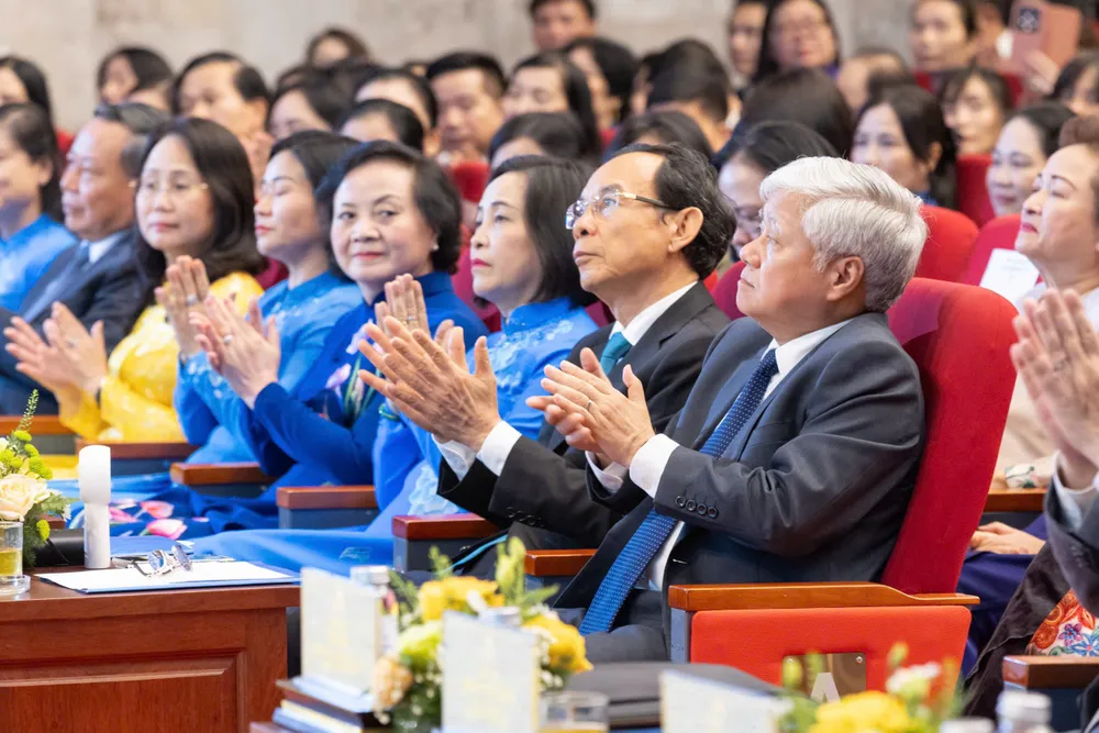 Tổng Bí thư Tô Lâm và các đại biểu dự lễ kỷ niệm 95 năm thành lập Hội Liên hiệp Phụ nữ Việt Nam Ảnh: VIẾT CHUNG 1000011843.jpg