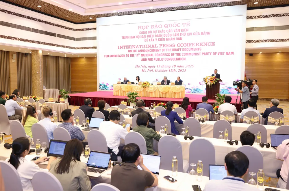 Họp báo quốc tế công bố dự thảo các văn kiện trình Đại hội đại biểu toàn quốc lần thứ XIV của Đảng để lấy ý kiến nhân dân. Ảnh: QUANG PHÚC 1000012259.jpg