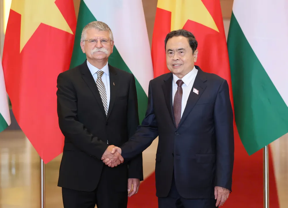 Chủ tịch Quốc hội Trần Thanh Mẫn và Chủ tịch Quốc hội Hungary Kover Laszlo. Ảnh: VIẾT CHUNG 1000012433.jpg