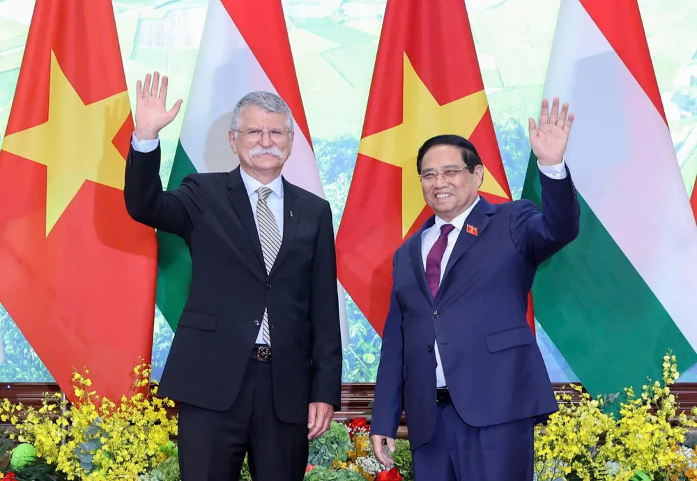 Thủ tướng Phạm Minh Chính tiếp Chủ tịch Quốc hội Hungary Kover Laszlo. Ảnh: VIẾT CHUNG 1000012436.jpg