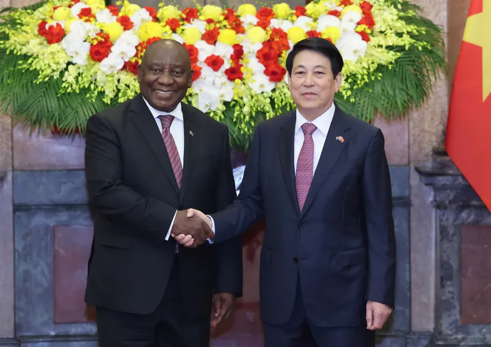 Chủ tịch nước Lương Cường và Tổng thống Nam Phi Matamela Cyril Ramaphosa. Ảnh: QUANG PHÚC. 1000012805.jpg