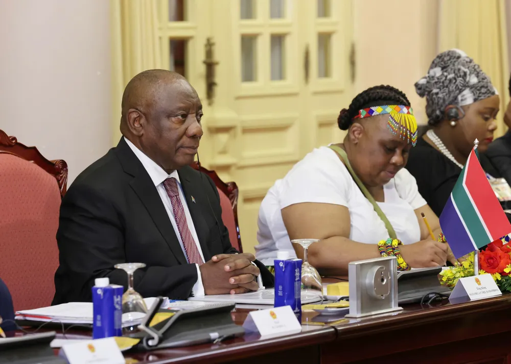 Chủ tịch nước Lương Cường và Tổng thống Nam Phi Matamela Cyril Ramaphosa tiến hành hội đàm. Ảnh: QUANG PHÚC. 1000012809.jpg