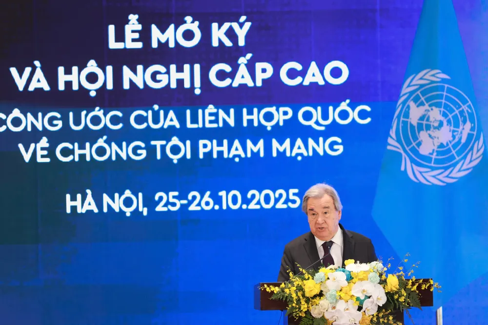 Tổng thư ký António Guterres trả lời báo chí tại họp báo chiều 25-10. Ảnh: QUANG PHÚC 1000012888.jpg