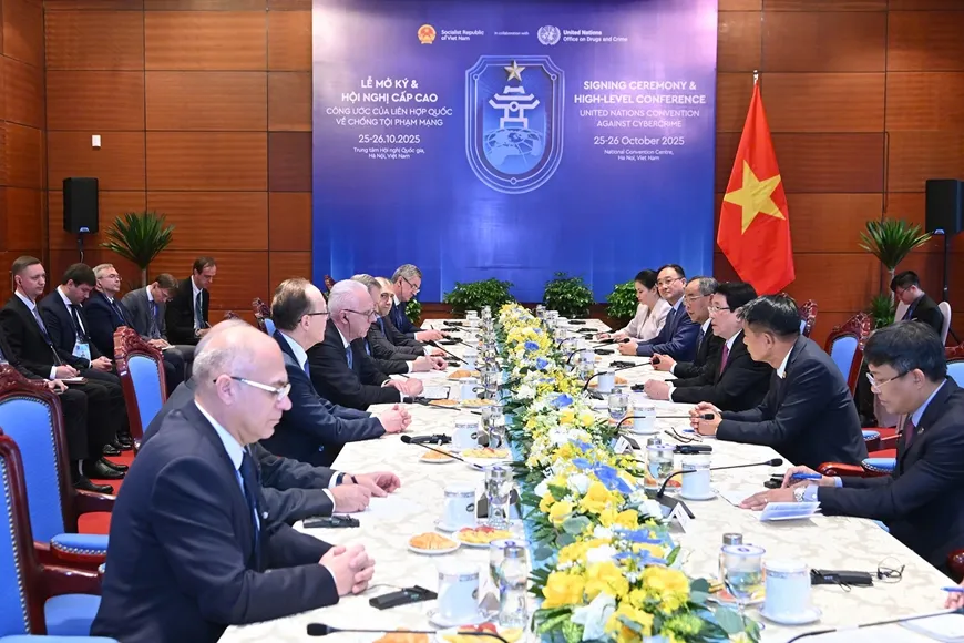 Chủ tịch nước Lương Cường tiếp Tổng Công tố Liên bang Nga và phái đoàn tham dự lễ mở ký Công ước Hà Nội, ngày 25-10 1000012899.jpg