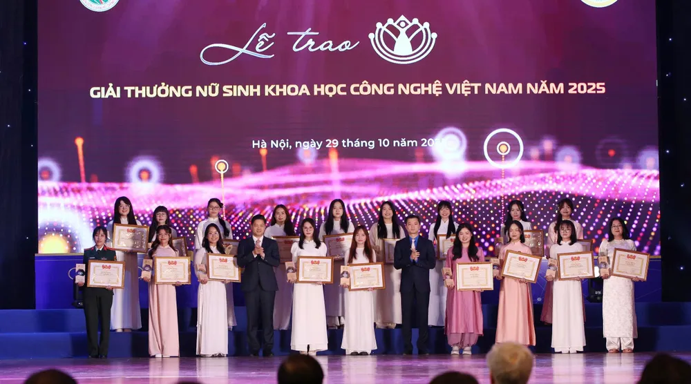 Trao Giải thưởng Nữ sinh KH-CN Việt Nam năm 20ọa 1000013177.jpg