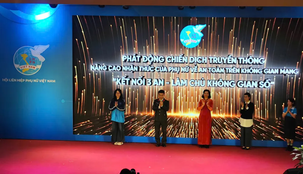 ຕົວແທນຈາກກະຊວງ, ກົມ, ແລະ ອົງການຈັດຕັ້ງສາກົນຕ່າງໆ ໄດ້ເຂົ້າຮ່ວມພິທີເປີດການໂຄສະນາເຜີຍແຜ່ຂໍ້ມູນຂ່າວສານ ເພື່ອເພີ່ມຄວາມຮັບຮູ້ຂອງແມ່ຍິງໃນໂລກໄຊເບີ. 1000015394.jpg