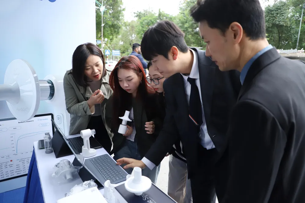 Många tekniska lösningar presenterades vid mötet med titeln 1000015396.jpg