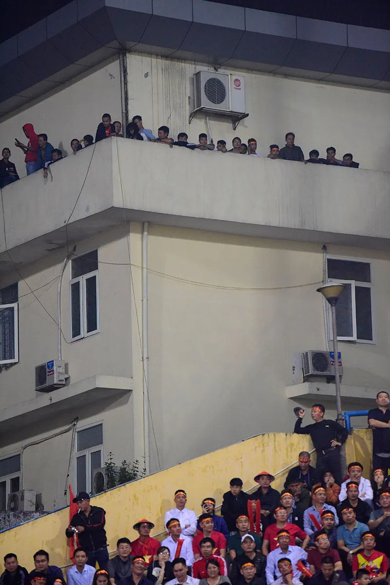 Những cách cổ vũ chỉ có ở Việt Nam dành cho tình yêu bóng đá ảnh 6