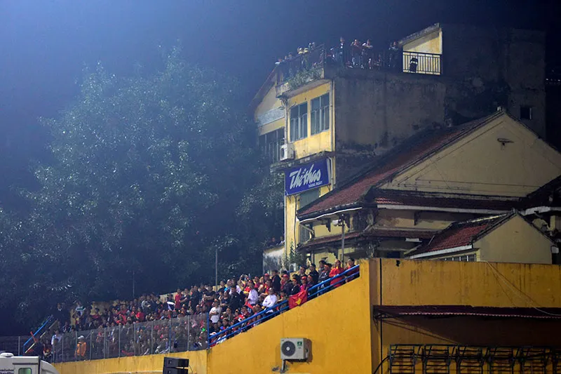 Những cách cổ vũ chỉ có ở Việt Nam dành cho tình yêu bóng đá ảnh 5