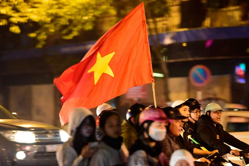 Những cách cổ vũ chỉ có ở Việt Nam dành cho tình yêu bóng đá ảnh 11