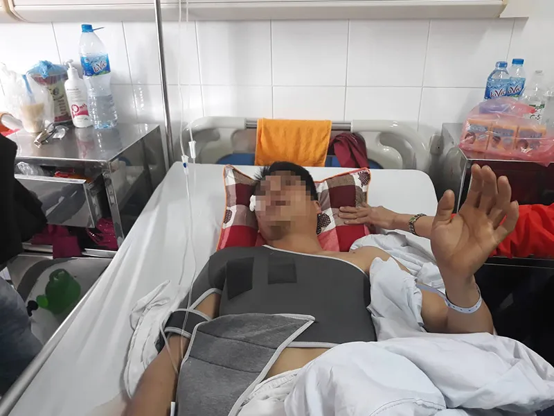 Các nạn nhân vụ xe Lexus gây tai nạn trên phố Trích Sài đã qua cơn nguy kịch ảnh 2