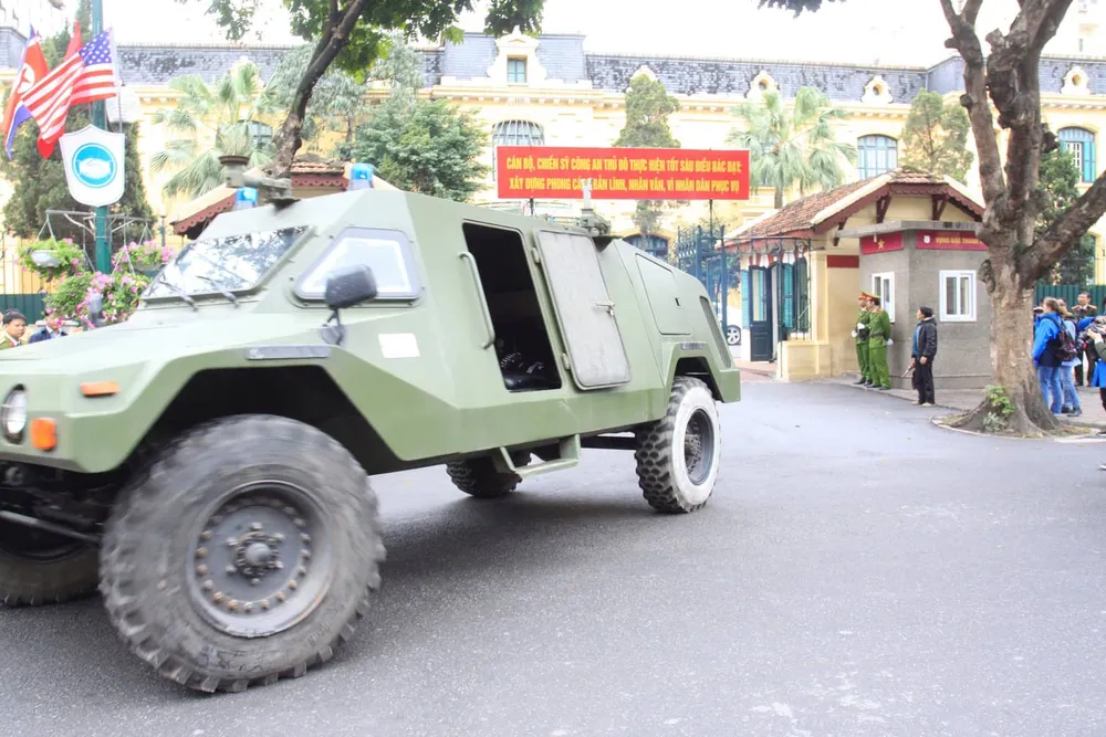 Hội nghị Mỹ - Triều Tiên: Xe bọc thép xuống đường tăng cường an ninh ảnh 2 Hội nghị Mỹ - Triều Tiên: Xe bọc thép xuống đường tăng cường an ninh ảnh 2