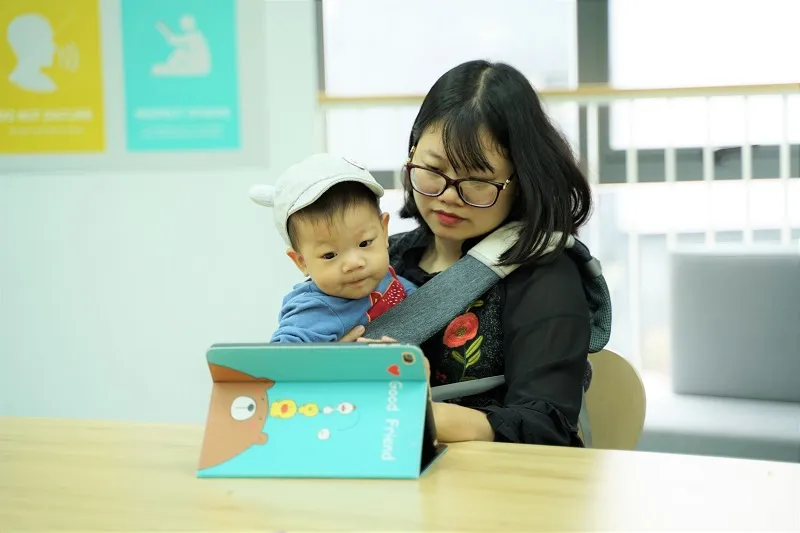 Theo bà Phan Hồ Điệp, việc cho trẻ tiếp xúc với môi trường mạng cần có "điều khoản và cam kết" rõ ràng, tránh để trẻ sa đà. Ảnh minh họa