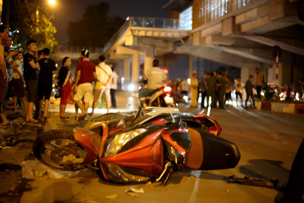 “Xe điên” gây tai nạn liên hoàn, kéo lê nhiều phương tiện trong đêm ảnh 4