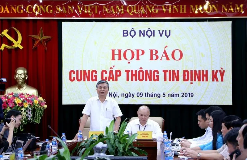 Bỏ hình thức kỷ luật giáng chức không làm mất tính nghiêm minh ảnh 1