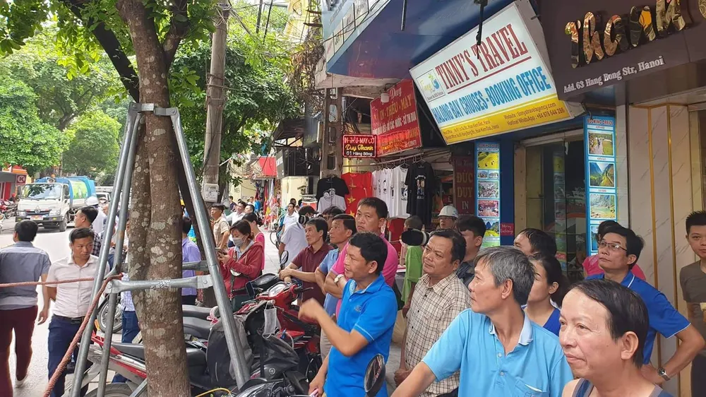 Nhà 2 tầng ở phố cổ Hà Nội đổ sập lúc sáng sớm ảnh 8