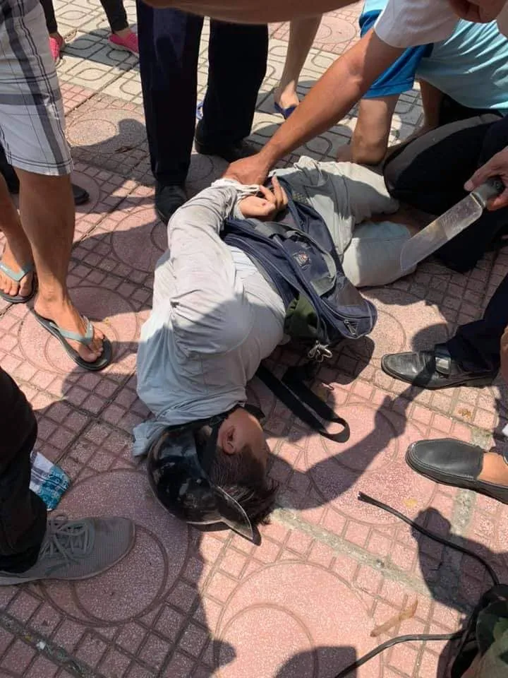 Táo tợn cướp ngân hàng giữa ban ngày ảnh 1