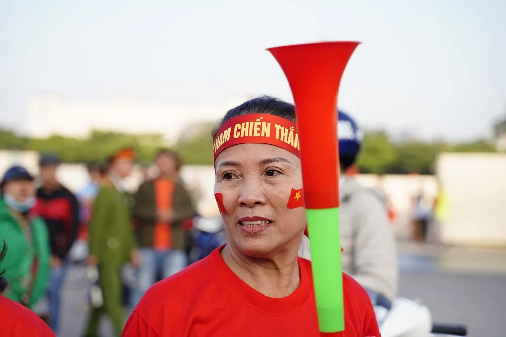 Nhiều cổ động viên tin tưởng Quang Hải ghi bàn vào lưới Thái Lan ảnh 11