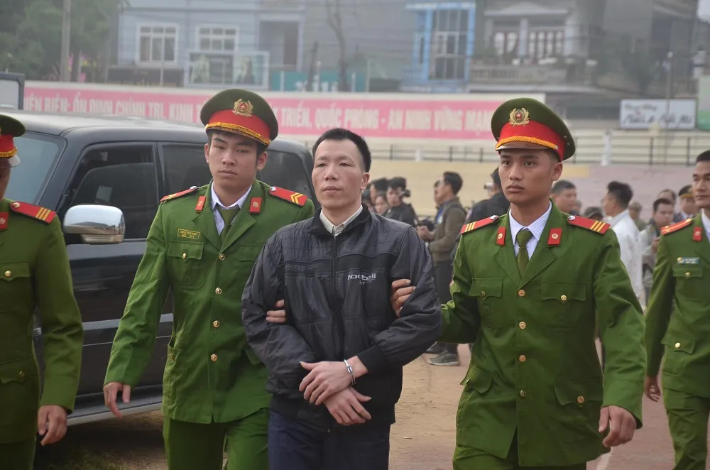 Đang xét xử 9 đối tượng sát hại nữ sinh giao gà ở Điện Biên ảnh 7