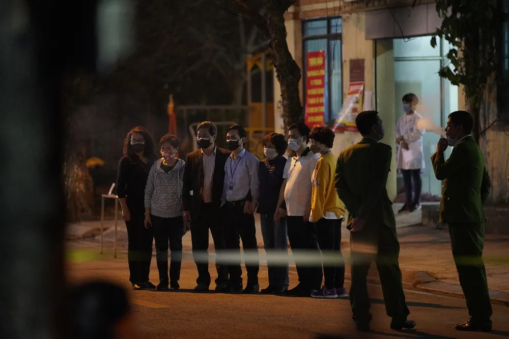 Người dân phố Trúc Bạch hết cách ly ảnh 4 Người dân phố Trúc Bạch hết cách ly ảnh 4