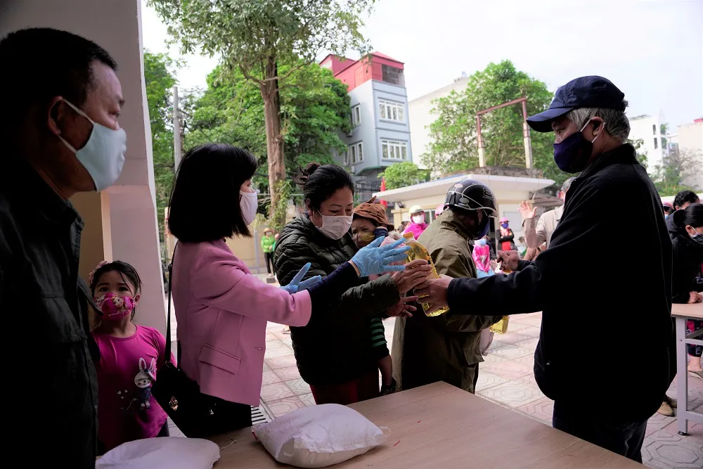 Thêm điểm phát gạo miễn phí cho người khó khăn ở Hà Nội ảnh 11