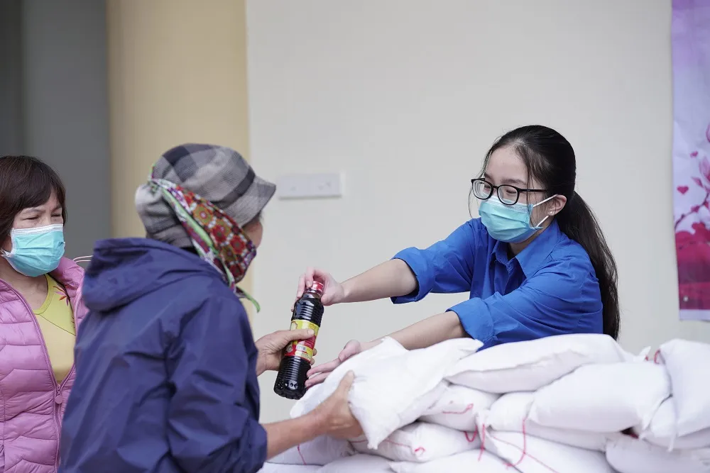 Thêm điểm phát gạo miễn phí cho người khó khăn ở Hà Nội ảnh 9