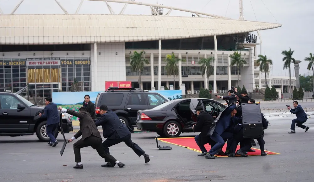 Diễn tập bảo vệ nguyên thủ khi bất ngờ có khủng bố ảnh 6 Diễn tập bảo vệ nguyên thủ khi bất ngờ có khủng bố ảnh 6