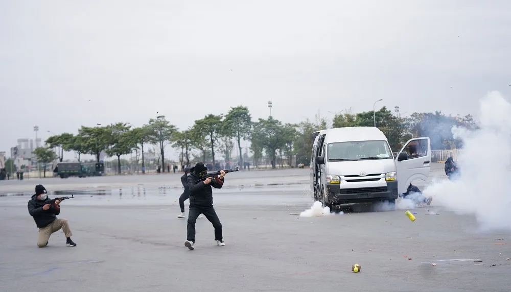 Diễn tập bảo vệ nguyên thủ khi bất ngờ có khủng bố ảnh 2 Diễn tập bảo vệ nguyên thủ khi bất ngờ có khủng bố ảnh 2
